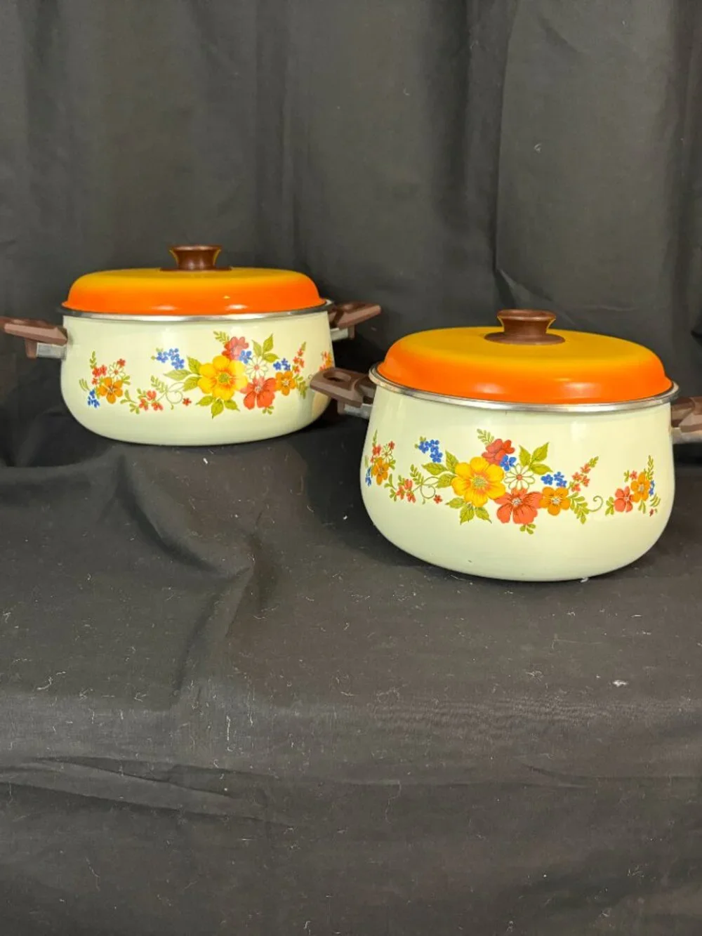 Vintage 70s JMP Sweet Flowers Enamel Pot Set